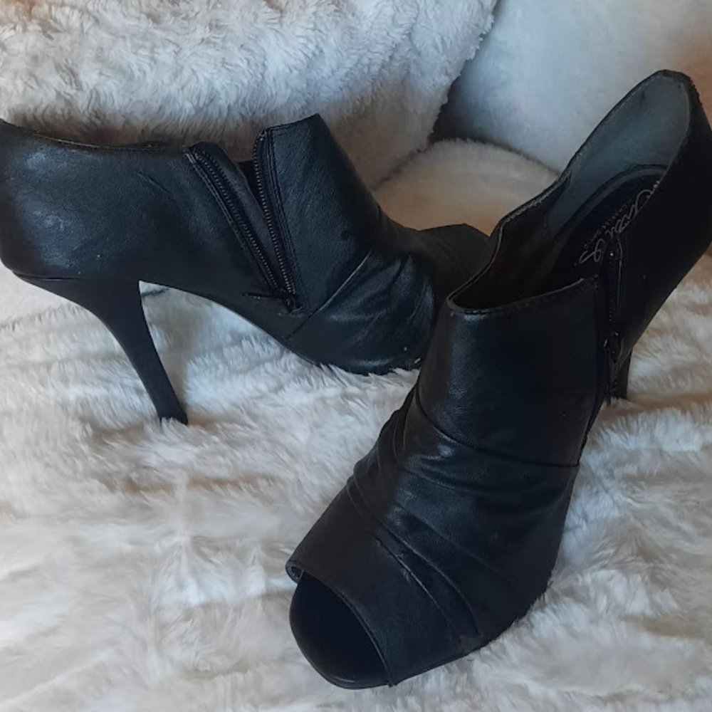 Charles Black Crinkle Leather Zip Side Shootie Square Open Toe